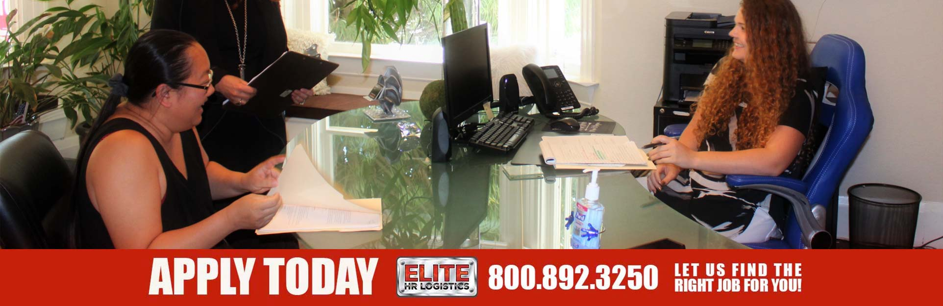 girls-in-office-working-02